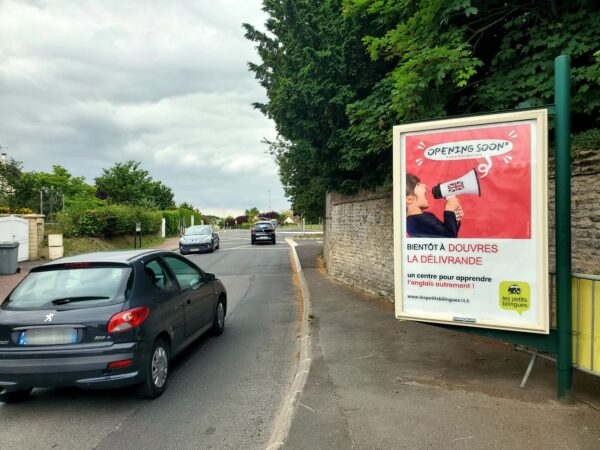 affichage publicitaire arrêt de bus Cadres Blancs